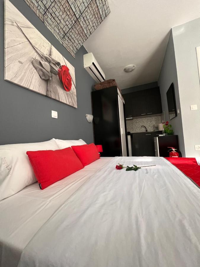 Niriides Rooms Nea Kallikrateia Exterior foto