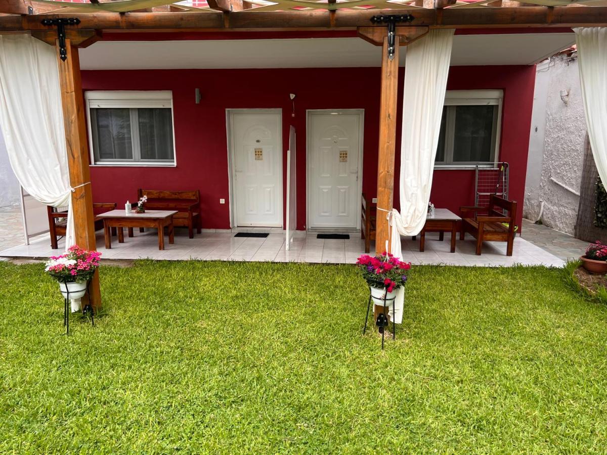 Niriides Rooms Nea Kallikrateia Exterior foto