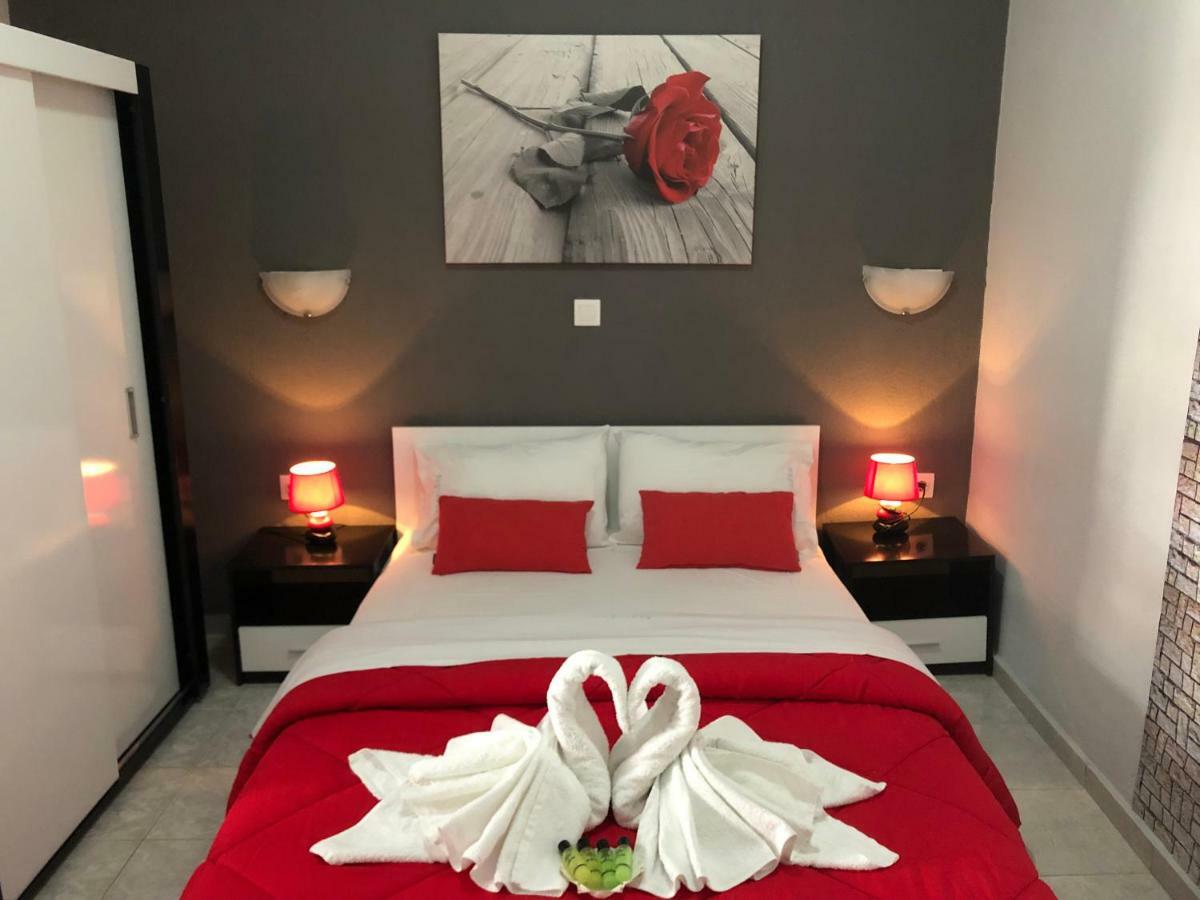 Niriides Rooms Nea Kallikrateia Exterior foto